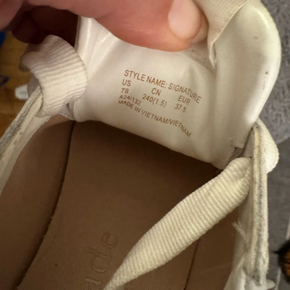 KATE SPADE Women’s K as in Kate Court Sneakers Size 7